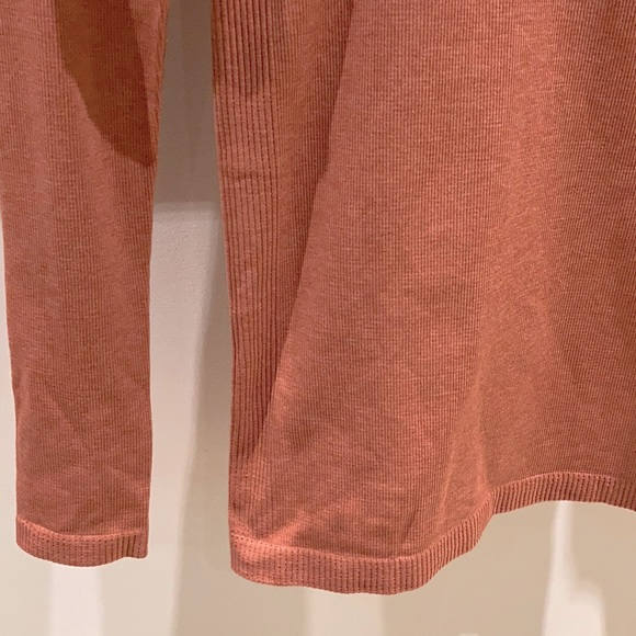 Lululemon Yin Vibes Turtleneck - Picture 8 of 10